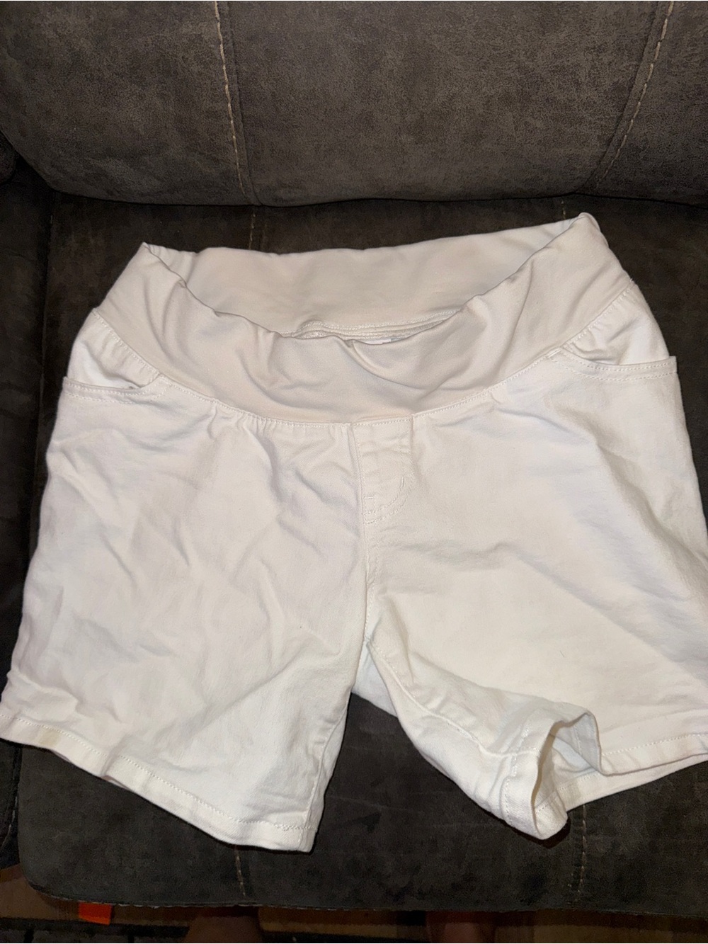 Liz Lange White High-Waist Women’s Shorts (maternity)